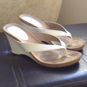 Style & Co White & Tan Wedge Thongs Size 7.5